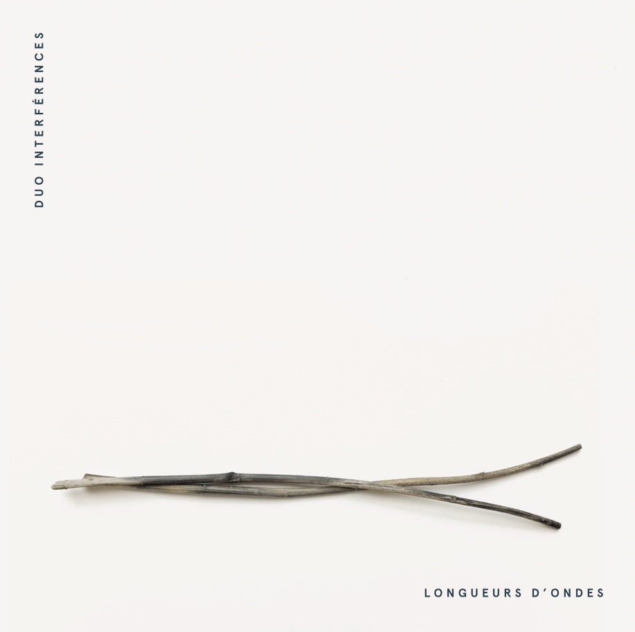 Cover of the album Longueurs d'Ondes by Duo Interférences, featuring Blaise Ubaldini's Pancali.